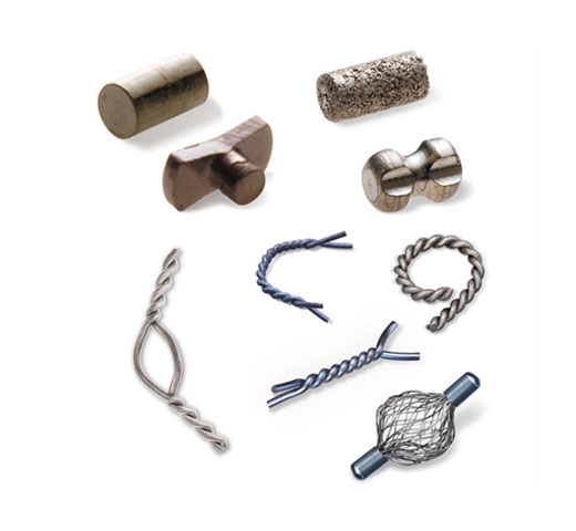 Hologics platsmarkörer för bröstbiopsi mot vit bakgrund