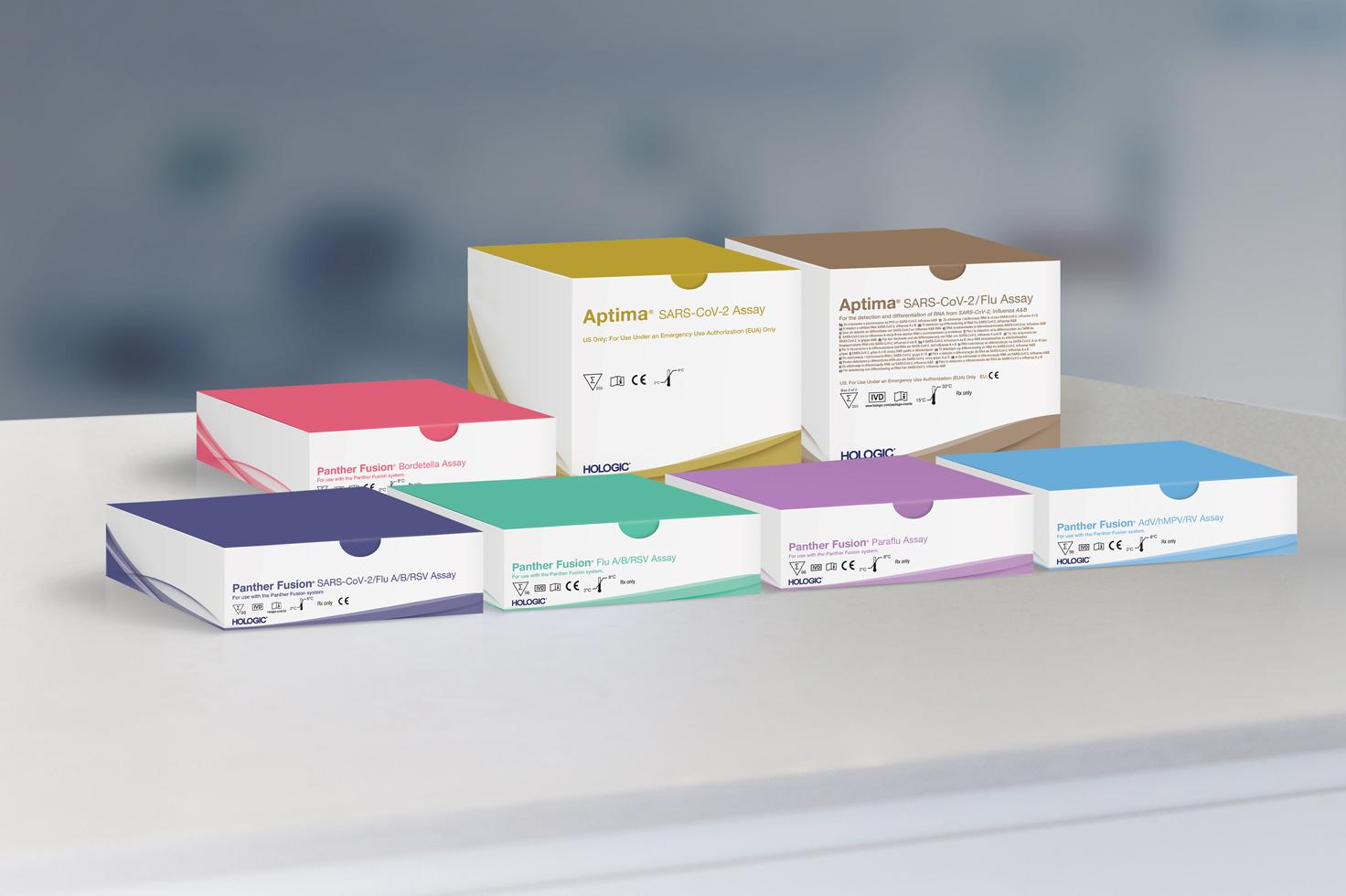 Flera analysförpackningar mot laboratoriebakgrund