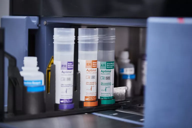 Prover i laboratoriemiljö