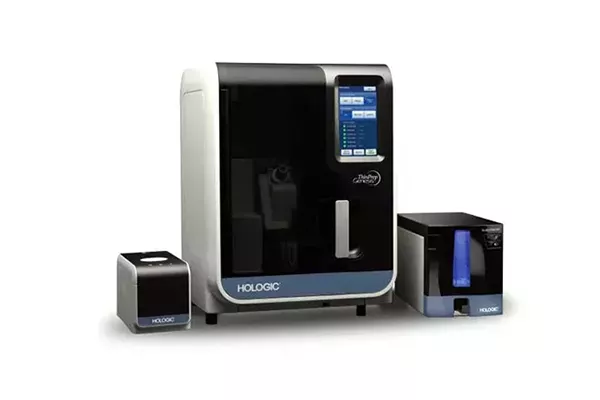 Hologic ThinPrep Genesis-processor mot vit bakgrund